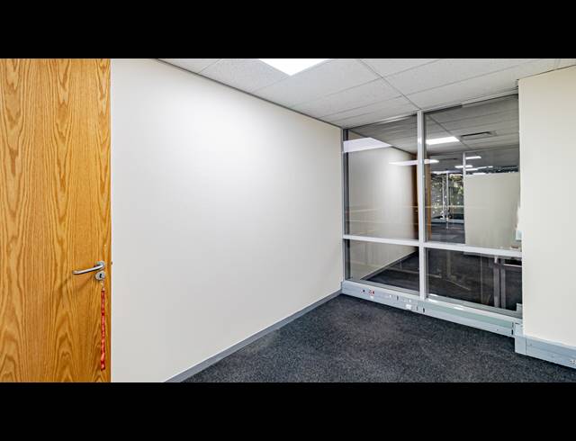 359M² OFFICE TO LET IN FERNDALE